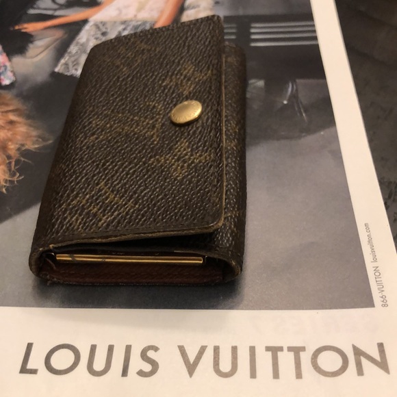 Louis Vuitton Monogram 4 Key Holder - Picture 8 of 11